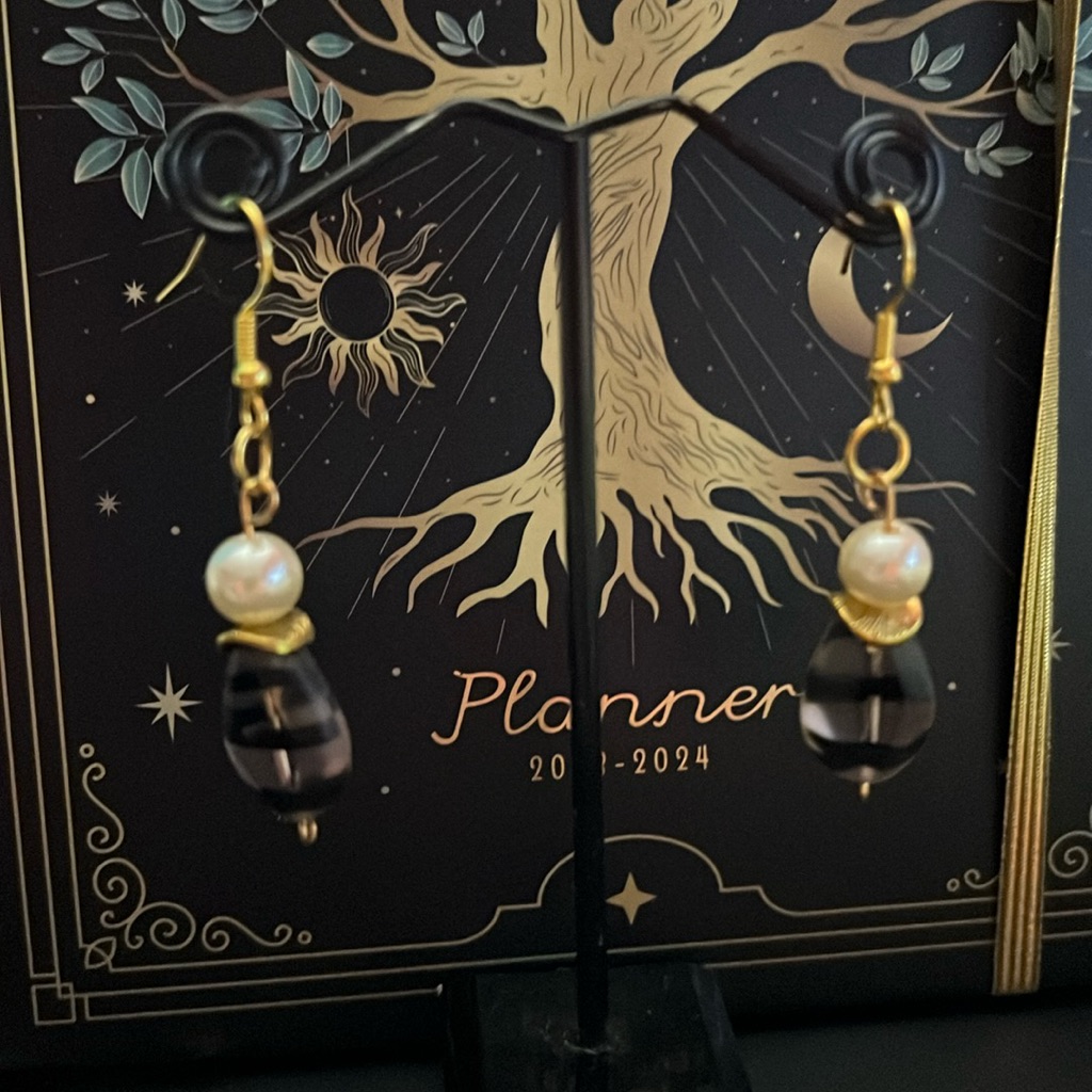Handmade Dangle Earrings Gold Tone 15$
